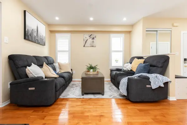 25 Pine Gate PL, Whitby, ON L1R 2M5