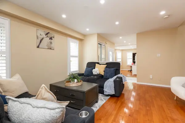 25 Pine Gate PL, Whitby, ON L1R 2M5