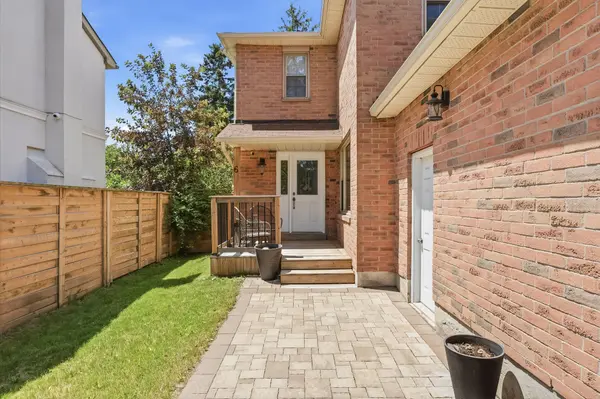 6 Gilmour DR, Ajax, ON L1S 5J8