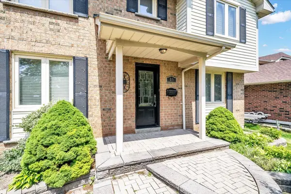 15 Cadby RD, Ajax, ON L1S 3X6