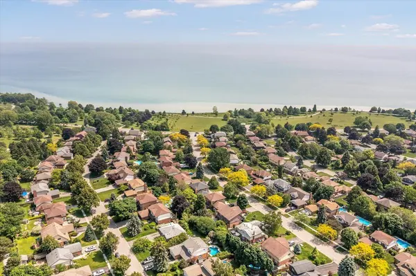 15 Cadby RD, Ajax, ON L1S 3X6