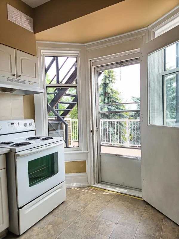1110 Simcoe ST S #Upper #2, Oshawa, ON L1H 4L8