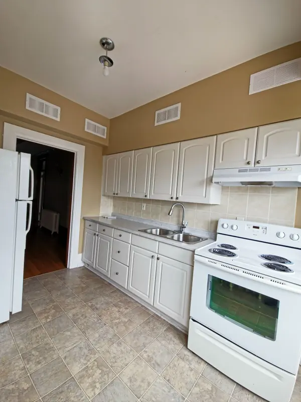 1110 Simcoe ST S #Upper #2, Oshawa, ON L1H 4L8