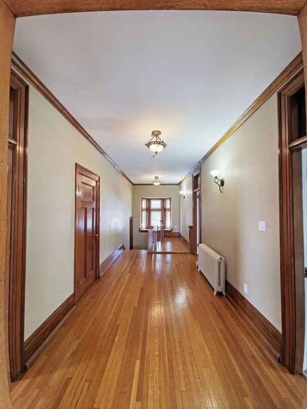 1110 Simcoe ST S #Upper #2, Oshawa, ON L1H 4L8