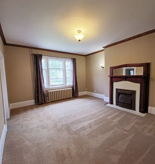 1110 Simcoe ST S #Upper #2, Oshawa, ON L1H 4L8