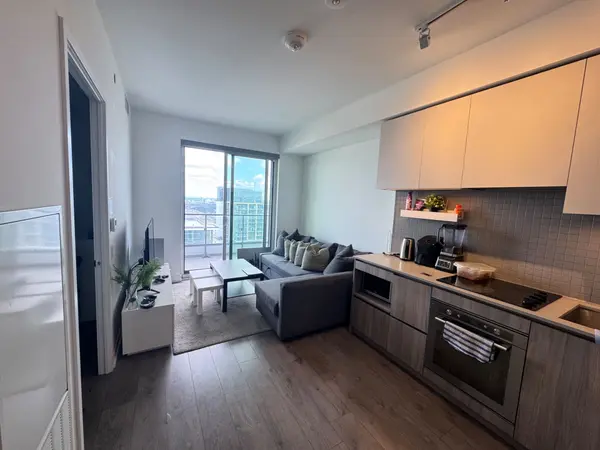 950 Portage Pkwy #6003, Vaughan, ON L4K 0J7