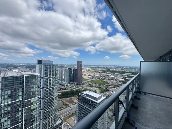950 Portage Pkwy #6003, Vaughan, ON L4K 0J7