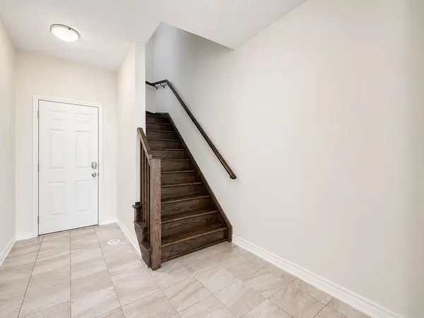 19 Edward Lennox ST, Markham, ON L6B 1M9