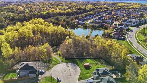 18 Prince Edward PL, Barrie, ON L4M 7J5