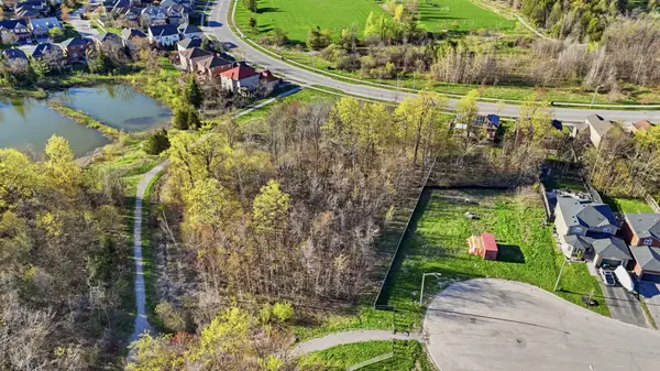 18 Prince Edward PL, Barrie, ON L4M 7J5