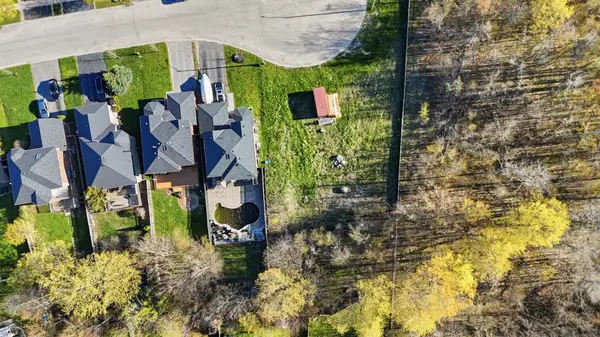 18 Prince Edward PL, Barrie, ON L4M 7J5