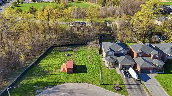 18 Prince Edward PL, Barrie, ON L4M 7J5