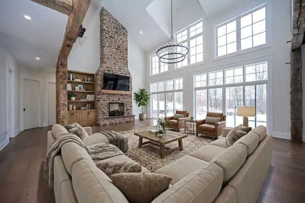 16 Heron BLVD, Springwater, ON L9X 0J1