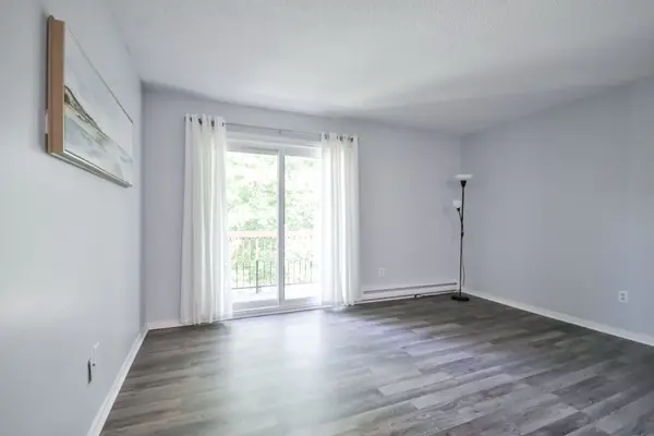163 Edgehill DR #D11, Barrie, ON L4N 1L9