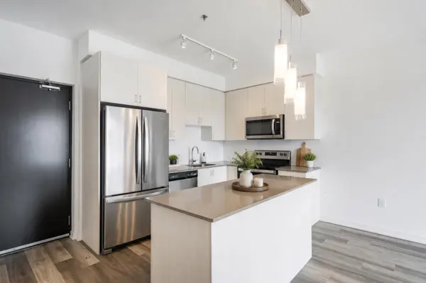 430 Essa RD #401, Barrie, ON L9J 0M1