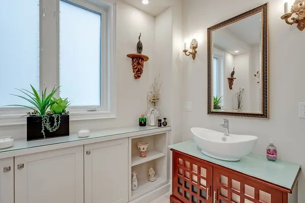 203 Burloak DR, Oakville, ON L6L 6T6