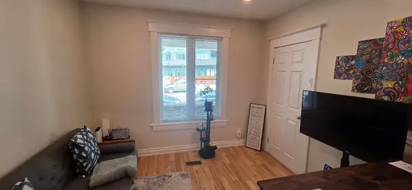 17 Howard Park AVE, Toronto W01, ON M6R 1V3