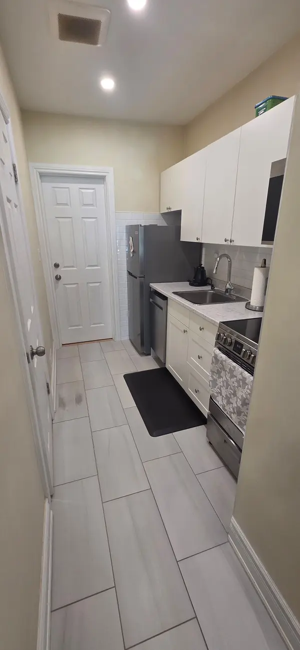 17 Howard Park AVE, Toronto W01, ON M6R 1V3
