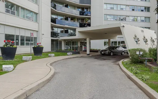 530 Lolita GDNS NE #1407, Mississauga, ON L5A 3T2
