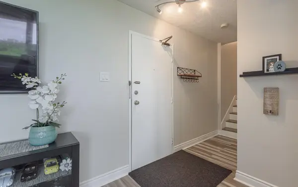 530 Lolita GDNS NE #1407, Mississauga, ON L5A 3T2