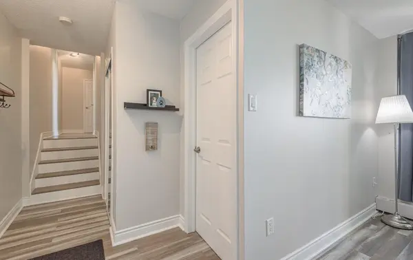 530 Lolita GDNS NE #1407, Mississauga, ON L5A 3T2