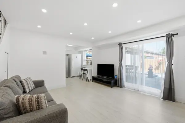 475 Claridge RD #4, Burlington, ON L7N 2S1