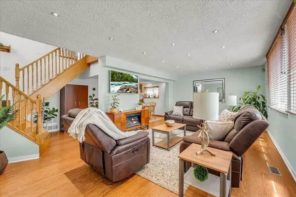 433 Seabourne DR, Oakville, ON L6L 4E9