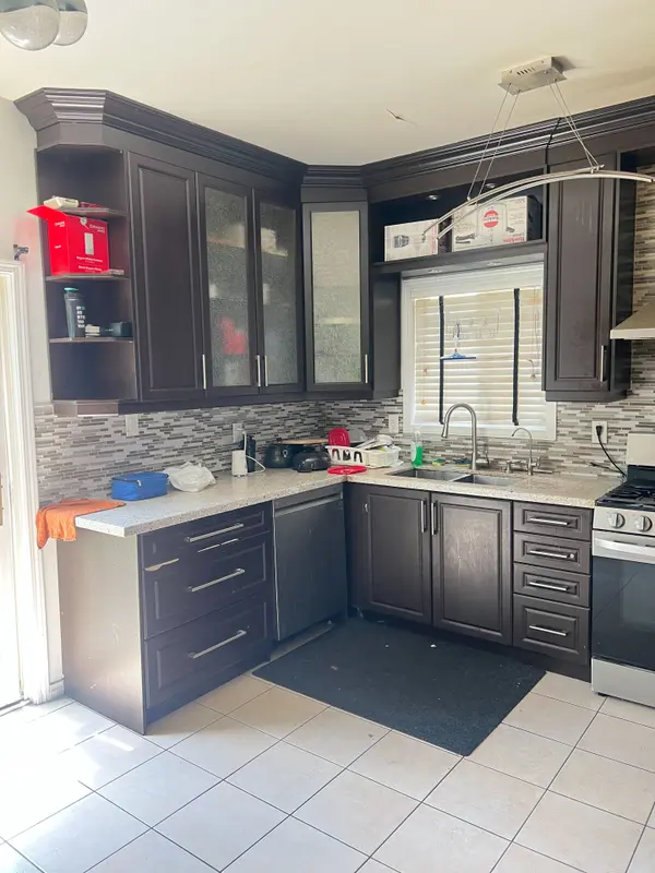 10 MILKWEED CRES, Brampton, ON L7A 1T8
