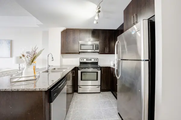 15 James Finlay WAY #627, Toronto W05, ON M3M 0B3