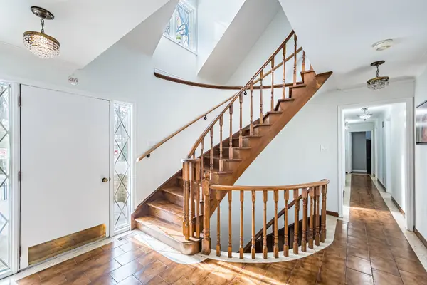 2123 Gordon DR, Mississauga, ON L5B 1S6
