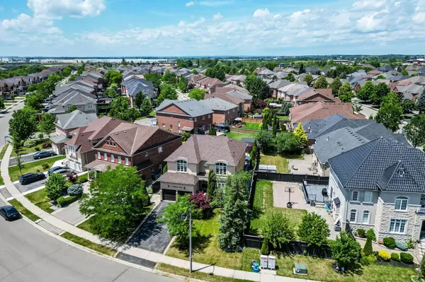 4 Belleville DR, Brampton, ON L6P 1V7