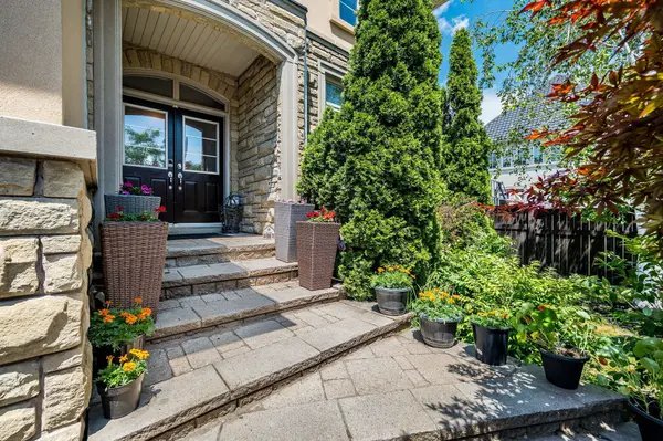 4 Belleville DR, Brampton, ON L6P 1V7