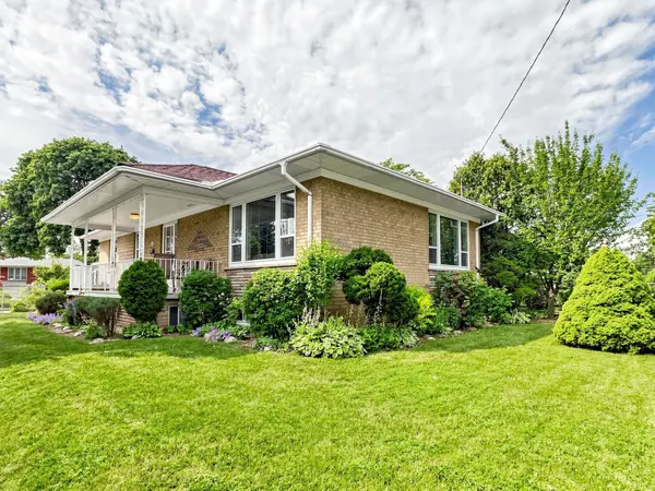 9 Detling CT, Toronto W10, ON M9W 4S5