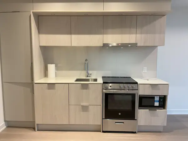 448 Burnhamthorpe RD W #1312, Mississauga, ON L5B 0R4