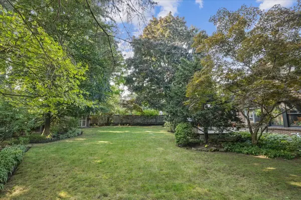250 Gatestone AVE, Oakville, ON L6J 5R9