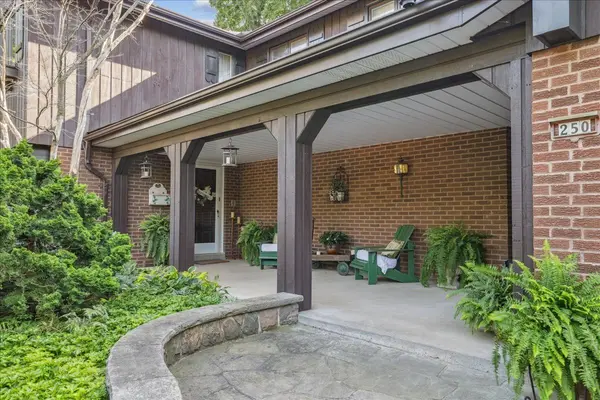 250 Gatestone AVE, Oakville, ON L6J 5R9