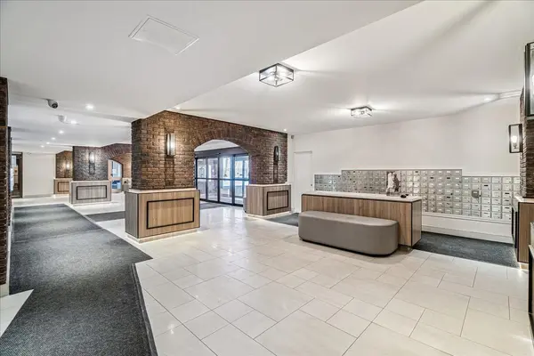 966 Inverhouse DR #812, Mississauga, ON L5J 4B6