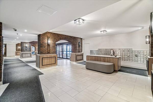 966 Inverhouse DR #812, Mississauga, ON L5J 4B6