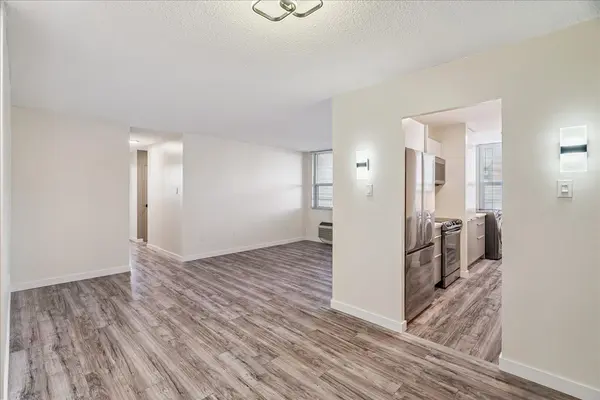 966 Inverhouse DR #812, Mississauga, ON L5J 4B6