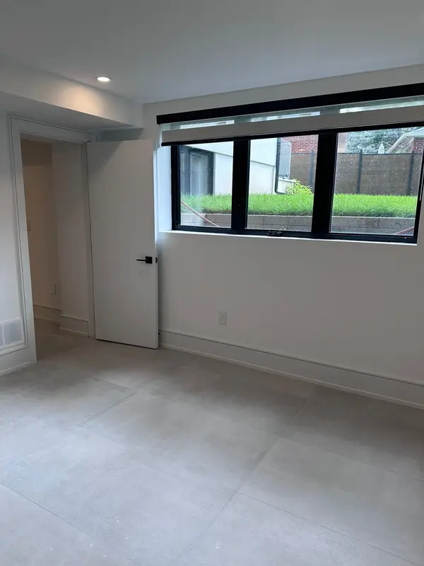 506 Wellington CRES #Basement, Oakville, ON L6L 4X5