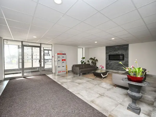 3065 Queen Frederica DR #902, Mississauga, ON L4Y 3A3