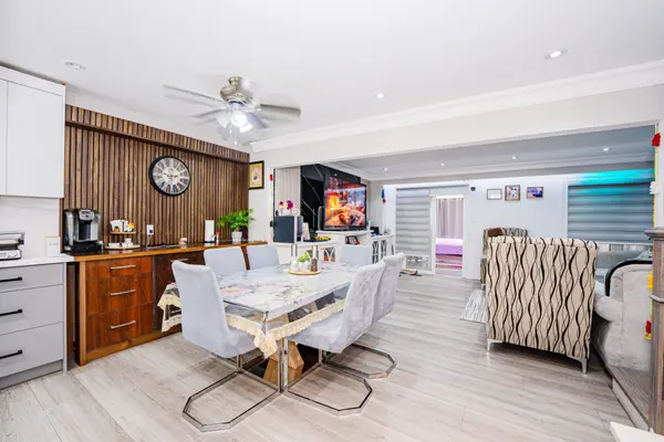 22 Foxacre ROW, Brampton, ON L6V 3P5