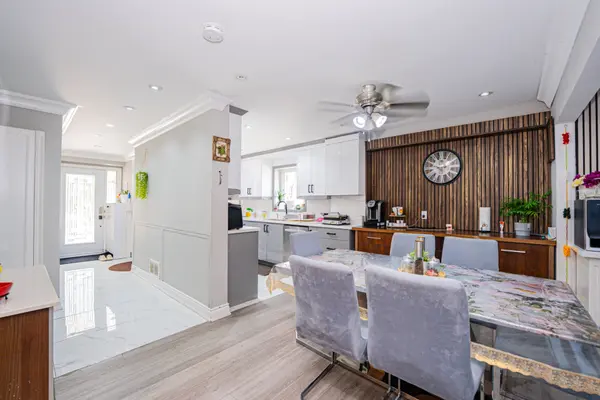 22 Foxacre ROW, Brampton, ON L6V 3P5