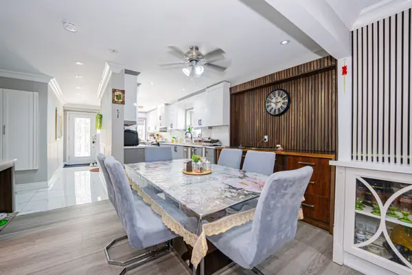 22 Foxacre ROW, Brampton, ON L6V 3P5