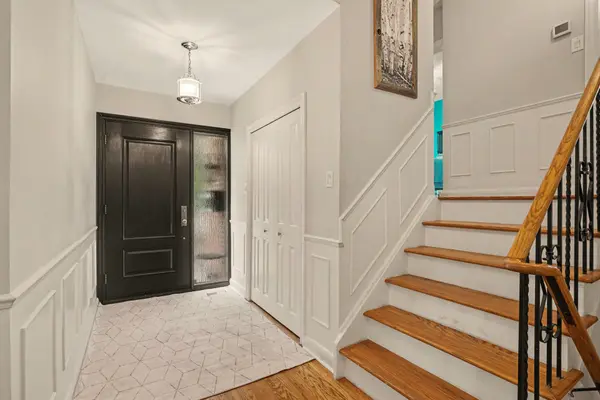 14 Mossford CT, Toronto W08, ON M9B 5T4