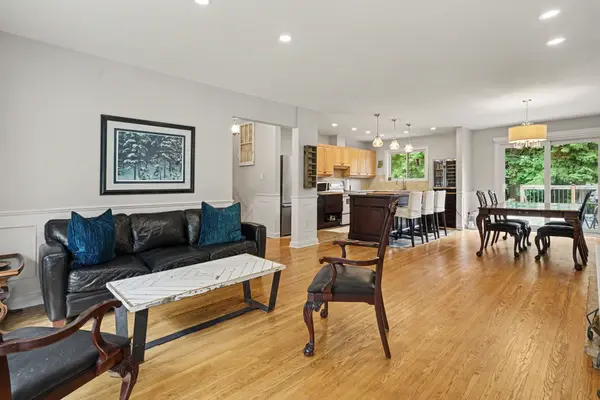 14 Mossford CT, Toronto W08, ON M9B 5T4