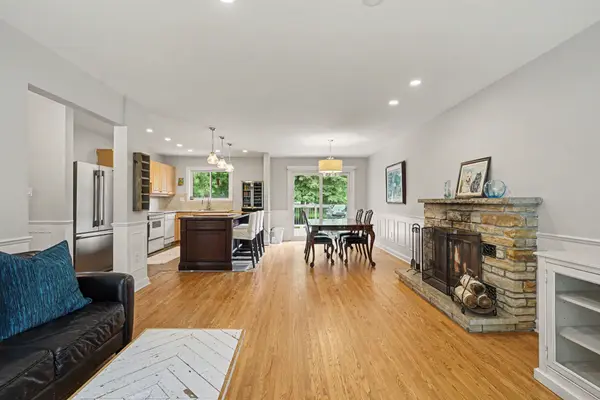 14 Mossford CT, Toronto W08, ON M9B 5T4