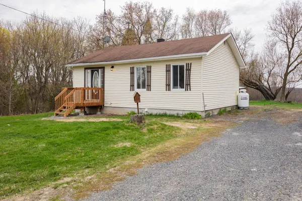 1886 Dalkeith RD, North Glengarry, ON K0B 1E0