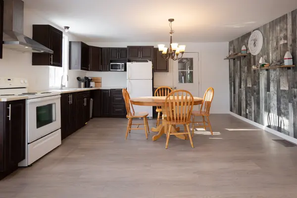1886 Dalkeith RD, North Glengarry, ON K0B 1E0