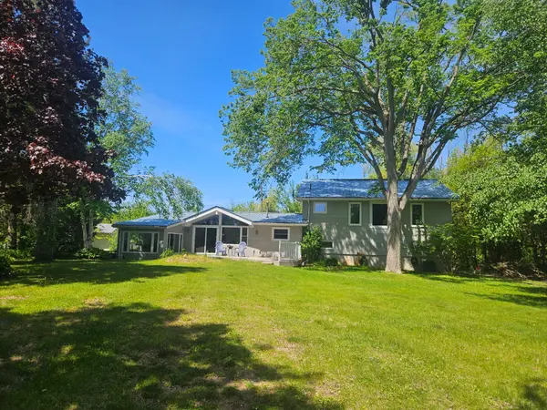 1 Beatrice DR, Kawartha Lakes, ON K0M 1N0